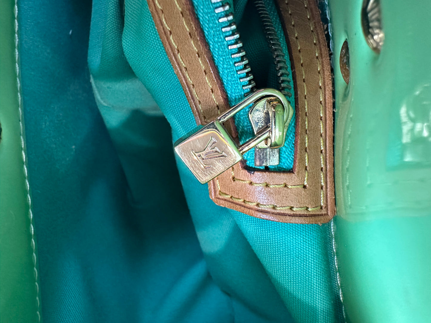 Louis Vuitton Green Vernis Reade PM